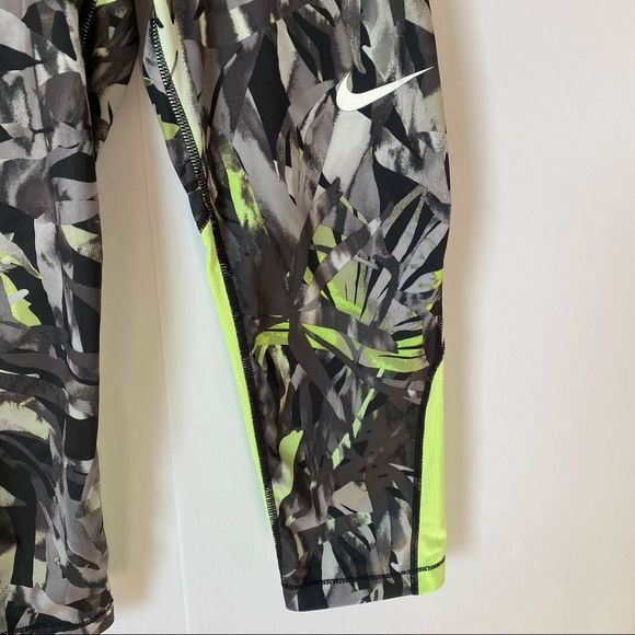 NIKE Pro Painted Palms Allover Print Capri Pant Leggings Gym Runing Compression - Picture 5 of 9